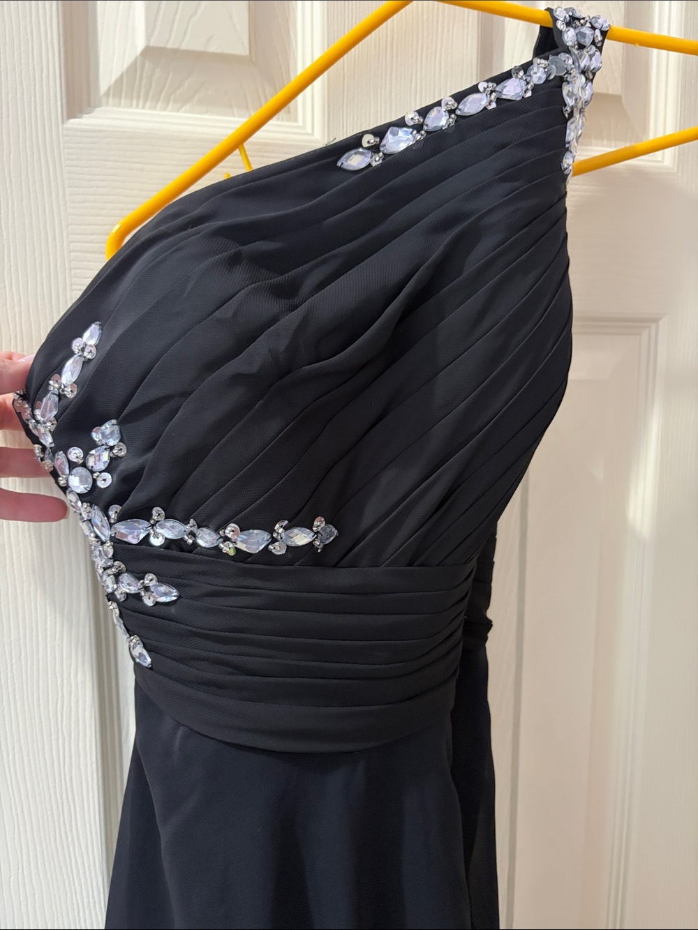 One-Shoulder Black Evening Dress with Crystal Embellishment